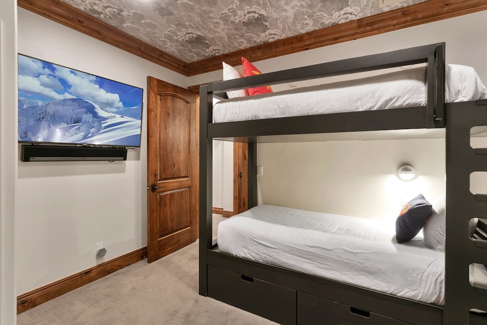 Grand Lodge - Four Bedroom #302 - Ski-in/ski-out 4 Condo