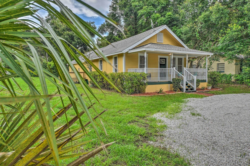 Family Home: Walk to Downtown & Stetson Univ! view 2