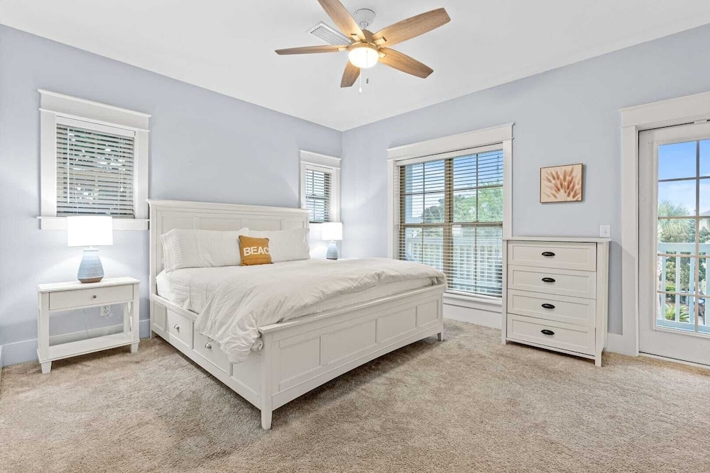Sandy Smiles by Avantstay Seagrove Walk to Beach + Pool