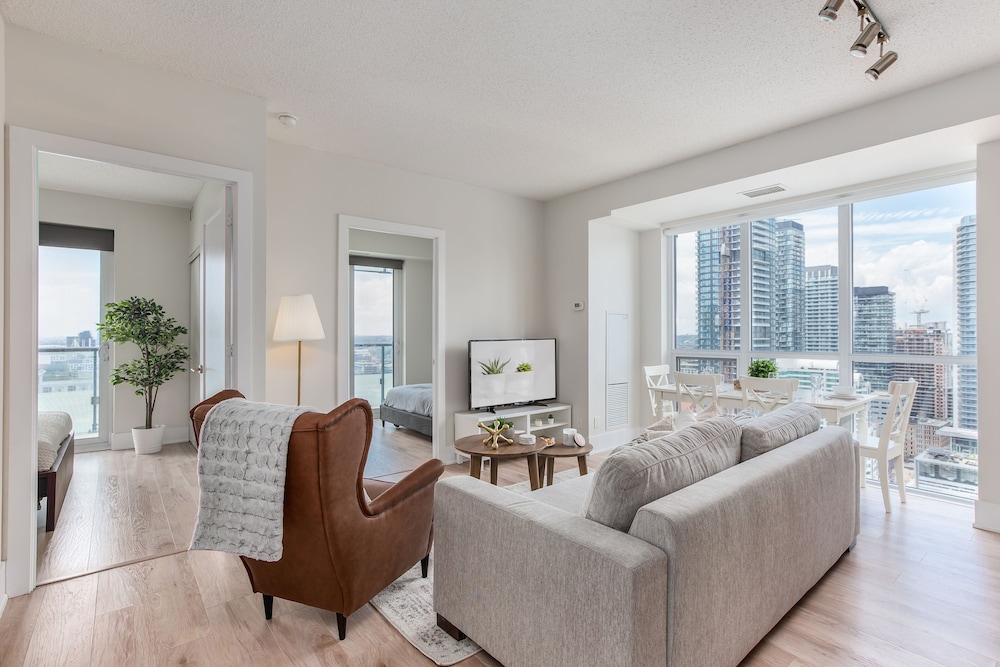 Applewood Suites - CN Tower & Convention