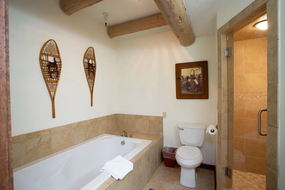Pine Inn at Trail's End Lodge - Three Bedroom Residence with Den and Spa #5 3 Condo