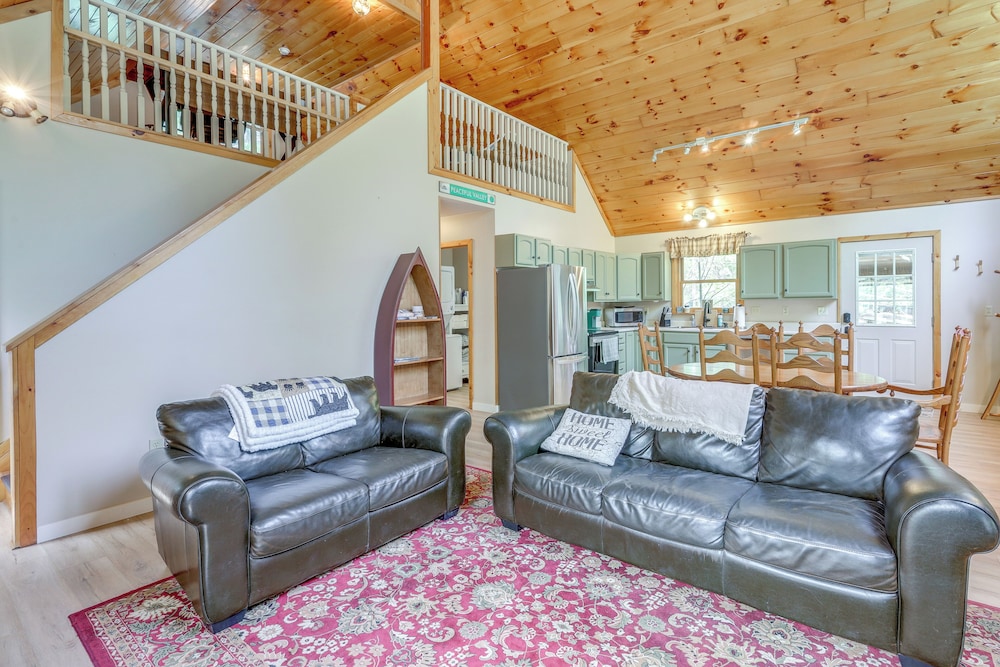 Peaceful Family Cabin on Schroon River!