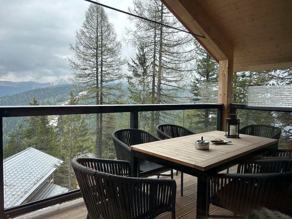 Beautiful Chalet With Balcony