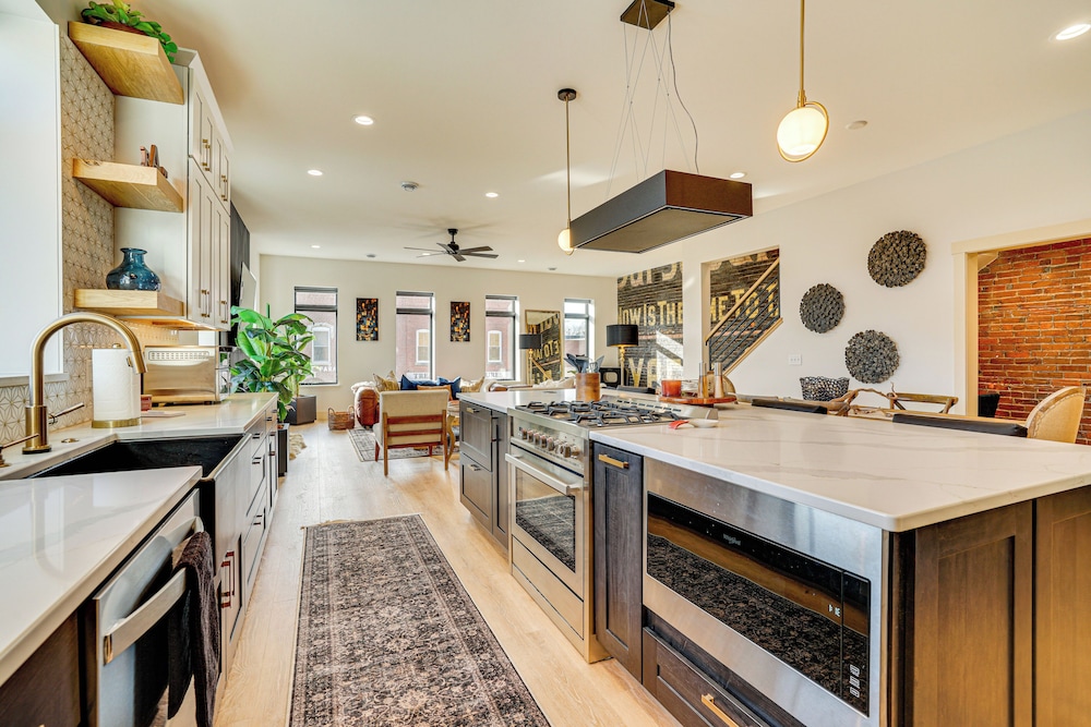 Walk to Lake City Marina: Condo w/ Rooftop Deck!