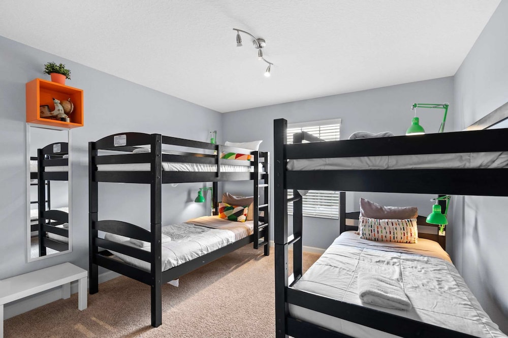 Spacious 4BR Townhome With Pool at Storey Lake