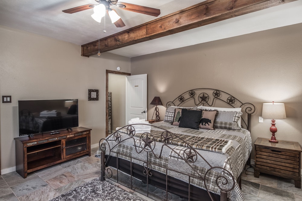 Hilltop Hide-away view 5