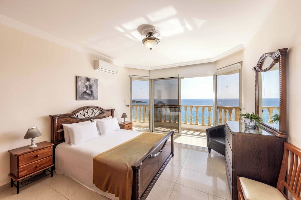 Katina Beach Villa