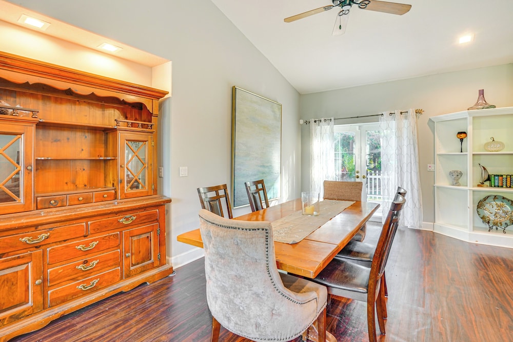 6 Mi to Dtwn: Pet-friendly Retreat in Fort Pierce!