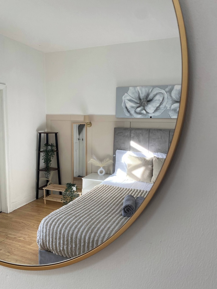 Modern Townhouse-free Parking-game Room-w-ifi