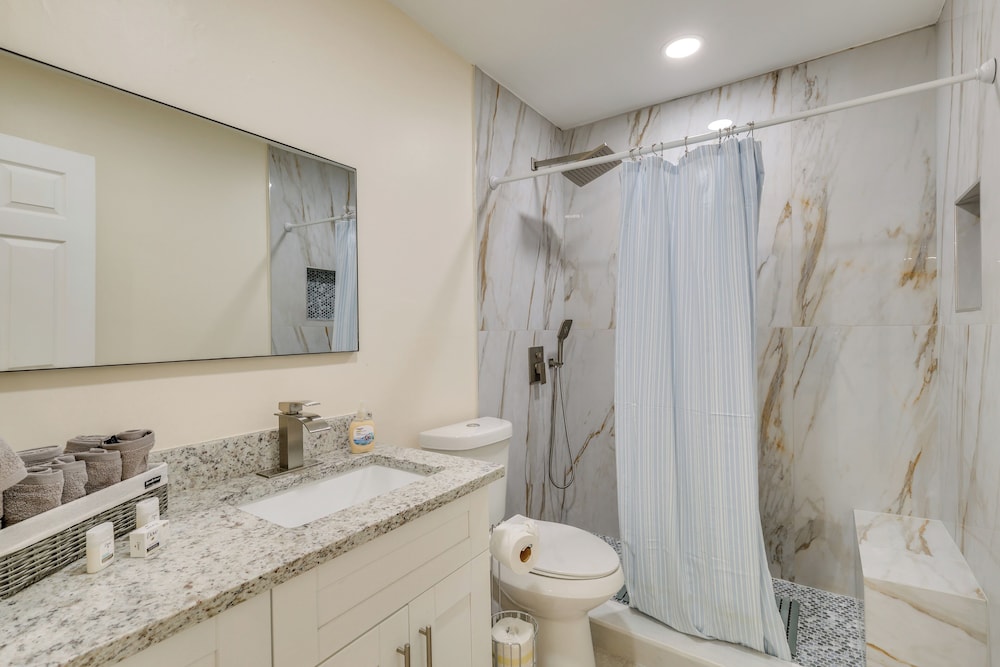 Saltwater Pool & Lanai: Lehigh Acres Escape!