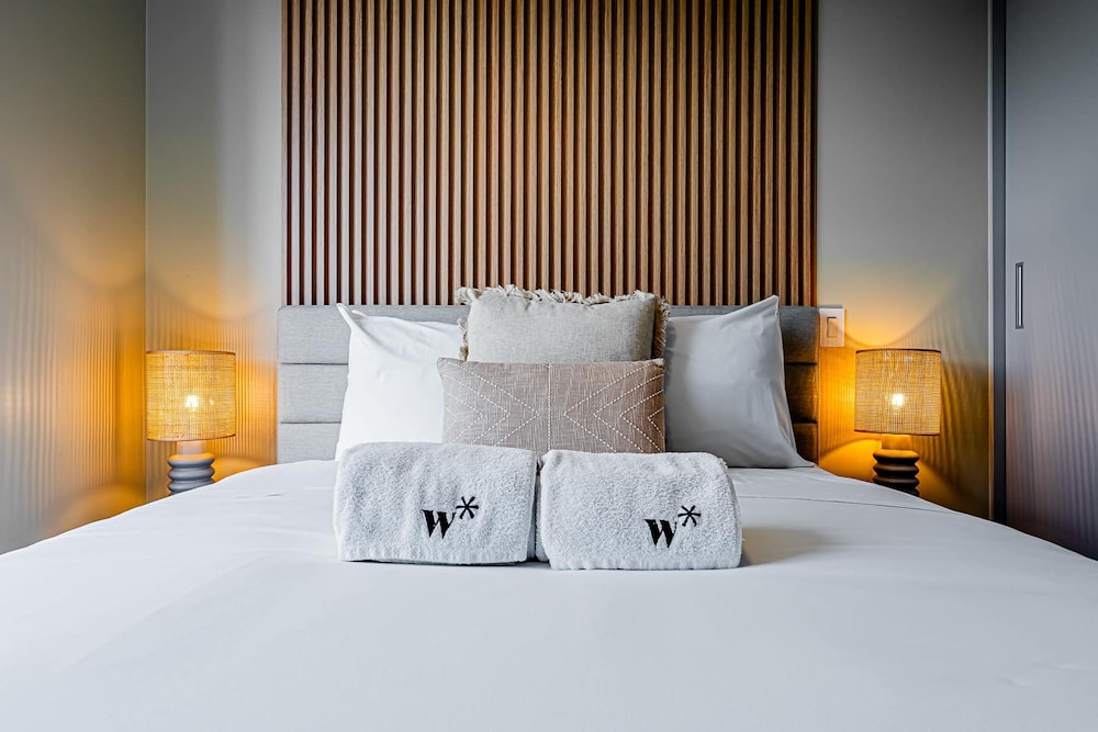 w Regal 1BR w Great Deco in Centriqo