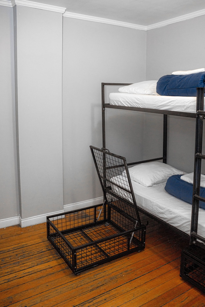 Cambie Downtown Hostel