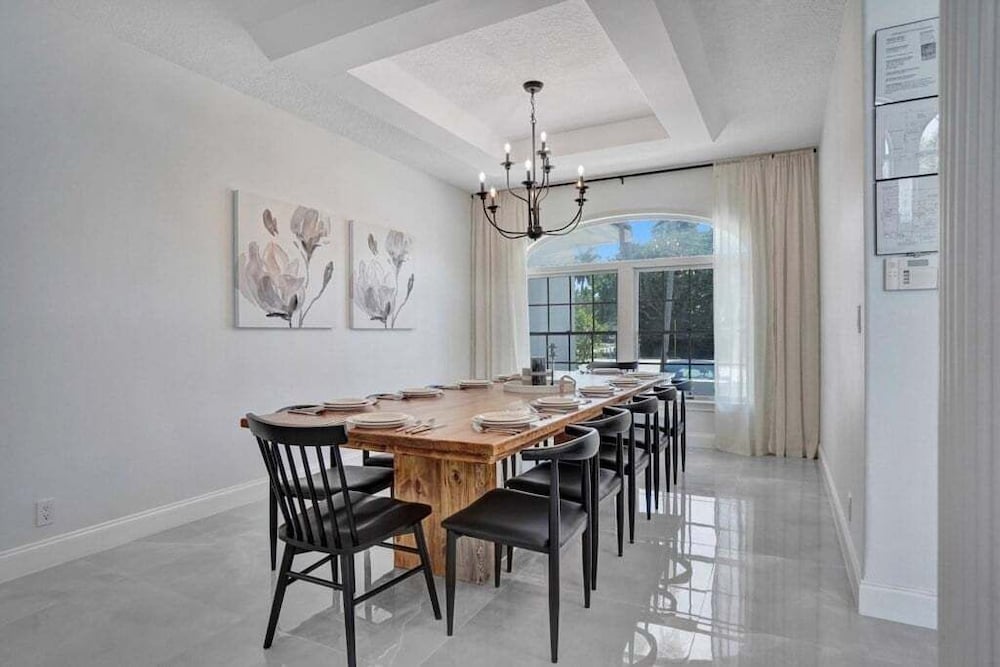 6br Elegant Hollywood Lakes Mansion W/ Pool & Spa 6 Bedroom Home