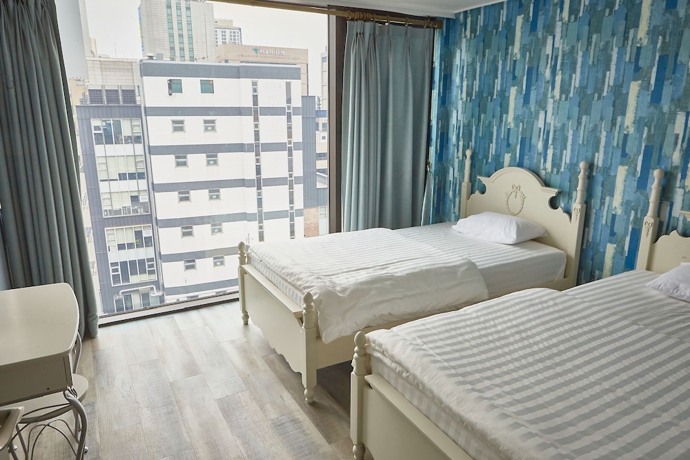 Hotel Guest 145