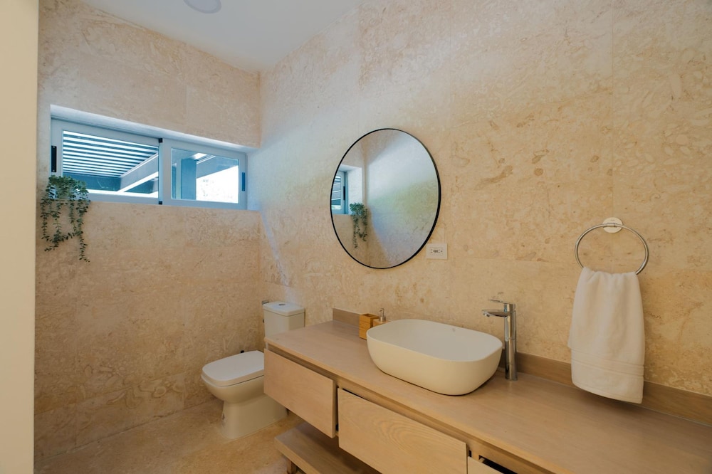 Modern 6 BDR Golf Front Villa in Luxury Beach Resort w Pool and Heated Jacuzziz