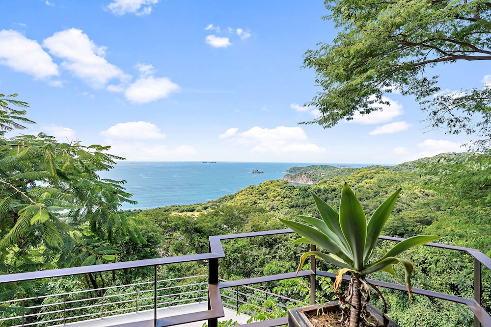 Luxury 5BR Oceanview Villa with Infinity Pool, King Beds, and Sunset Views Over Playa Prieta