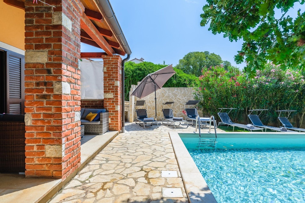 Lovely Villa Near the Beach