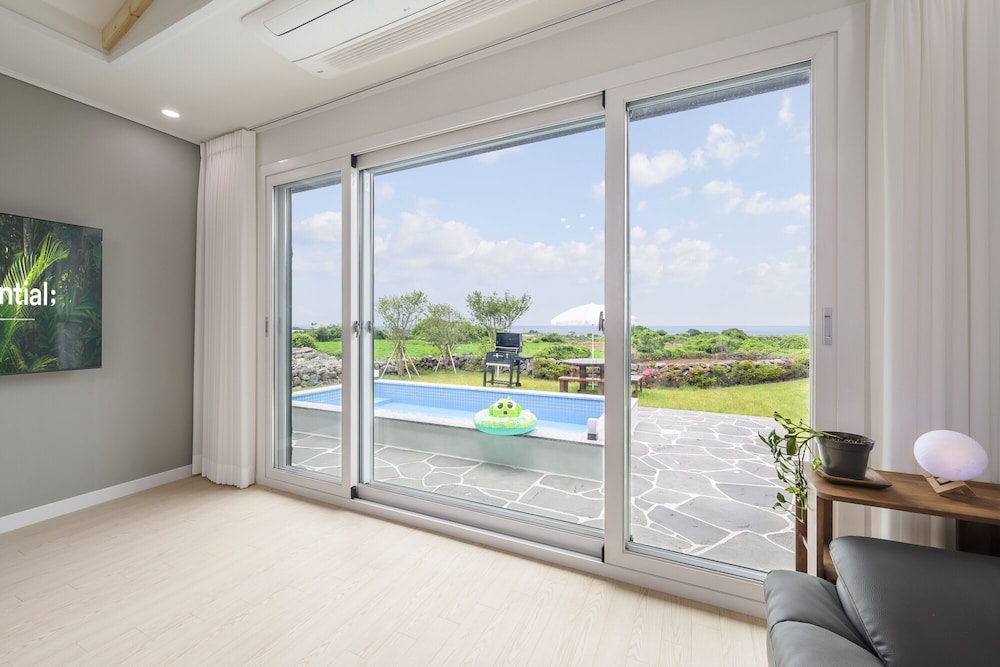 Gimnyeong stonewall Private Pool Villa