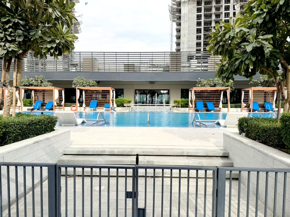 Luxury 2BR at Harbour Gate