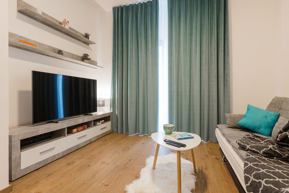 Essenza Charming Two BedRoom Apartment view 5