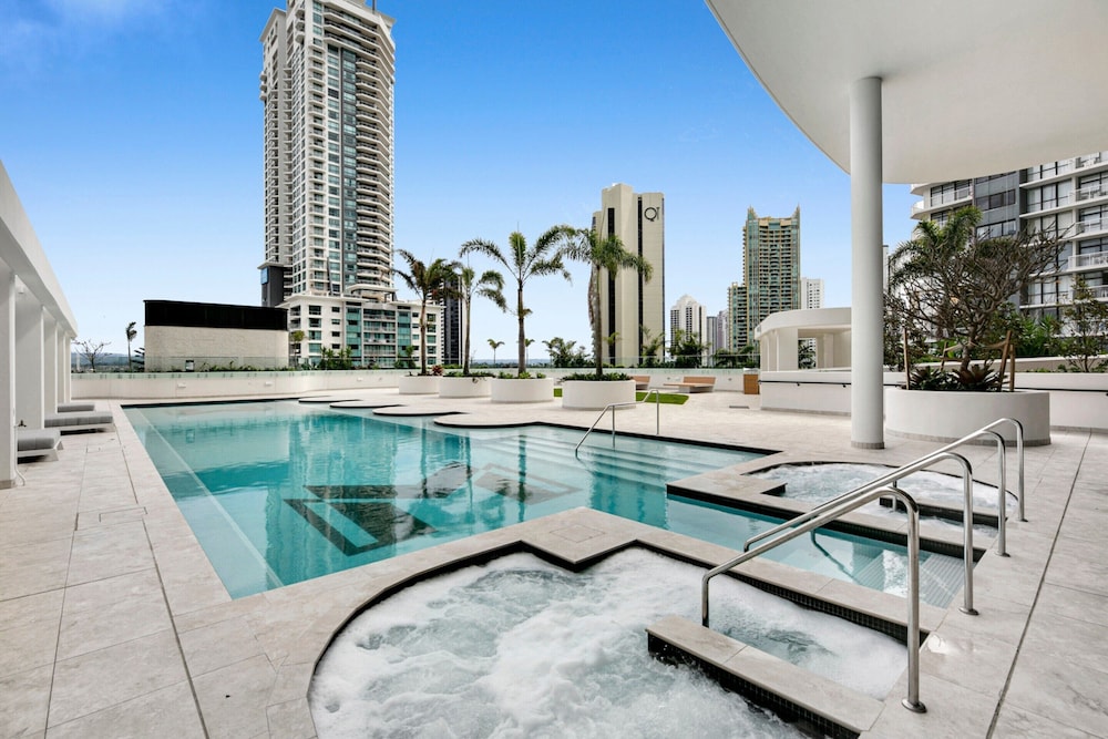 Oceanfront 2-bed With Spectacular View Pool & Gym