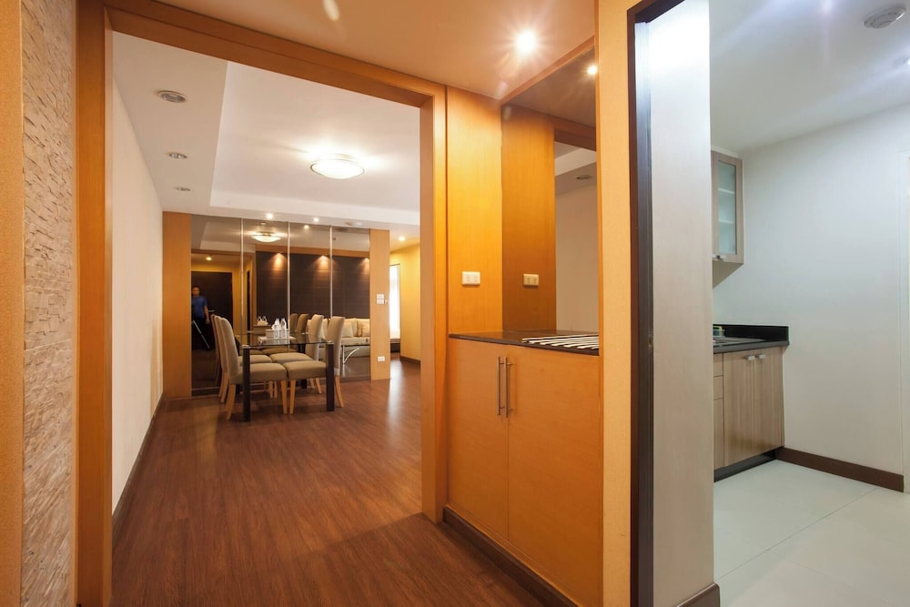 5A - 2 Bedroom Downtown Apartment With Shared Pool