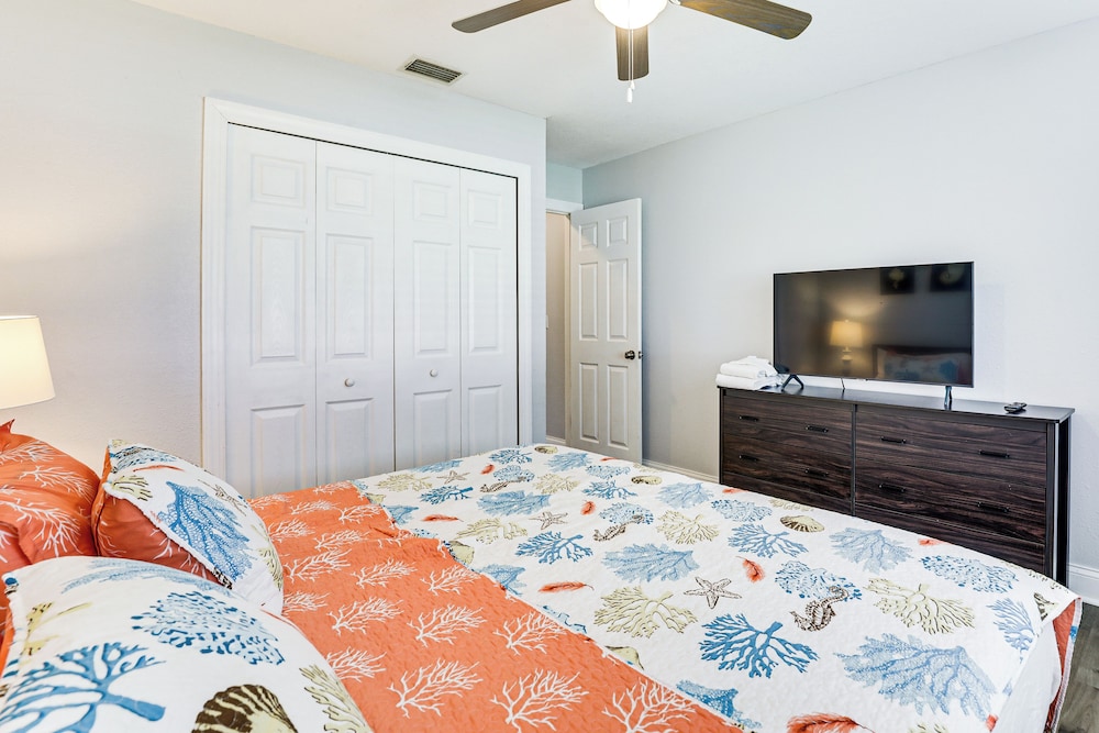 Palm Coast Escape w/ Outdoor Oasis: 6 Mi to Shore!