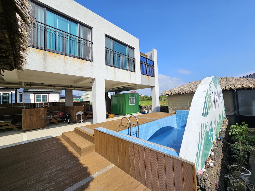 JEMI BAREUT Pension view 5