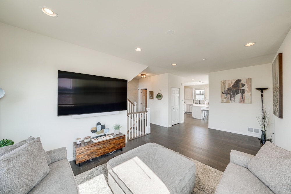 Pet-friendly Warrenville Townhome w/ Gas Grill!
