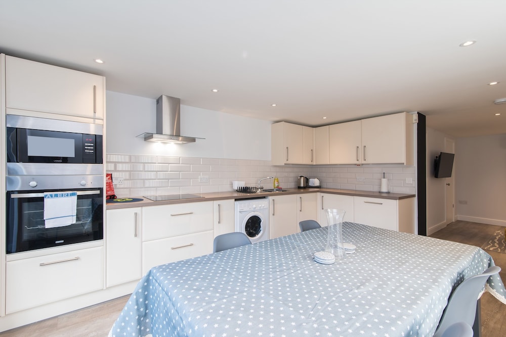 Wilford Lodge - Studio view 2