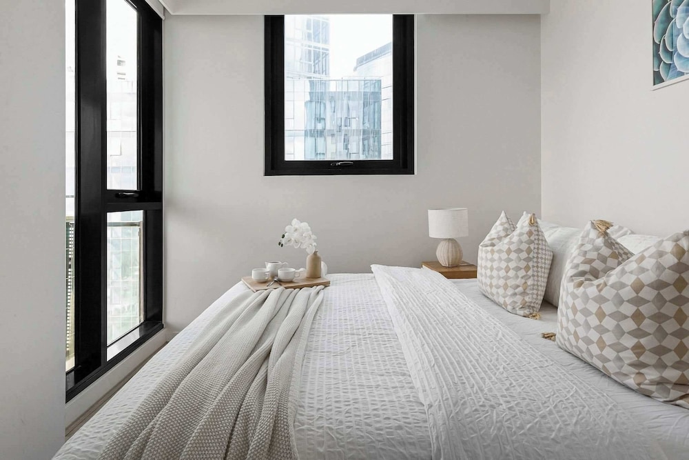 A Cozy 2BR Apt With Panoramic Views, Free Parking