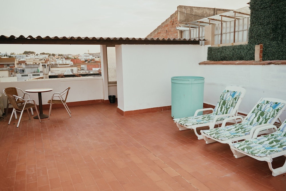 LOFT HOSTAL Group 20