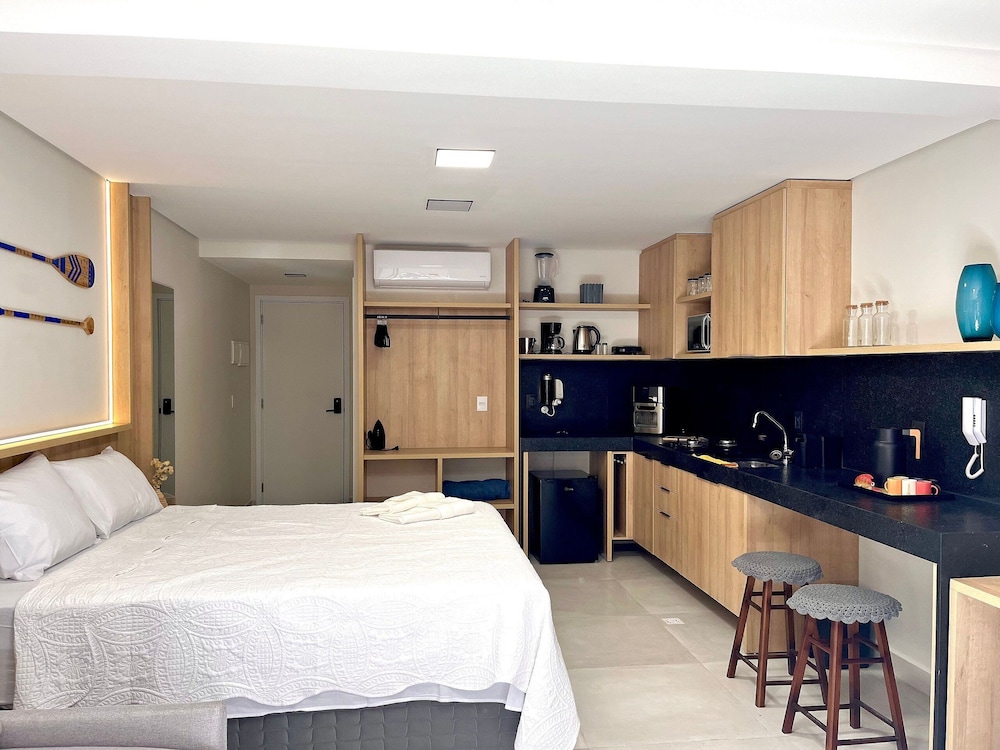 Hyde Park Terrace - by Living