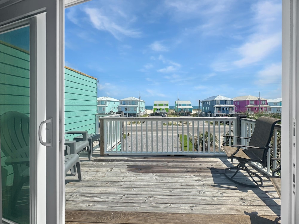 Duplex Beach Home for 6 With Balcony & Resort-style Amenities