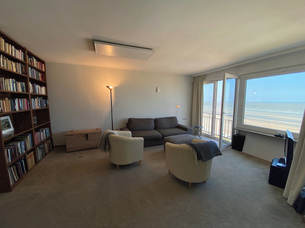 Apartment in Nieuwpoort-bad With Sea View