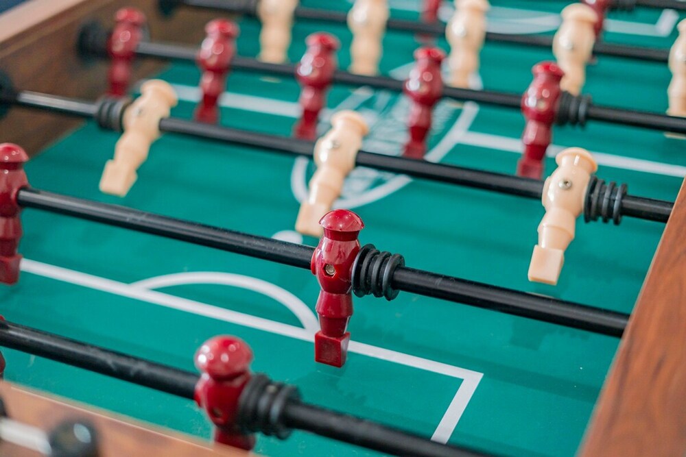 Cozy Family Retreat Game Room Backyard in Hacienda