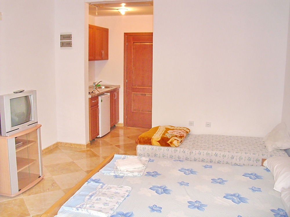 Panorama Apartments & Rooms view 4