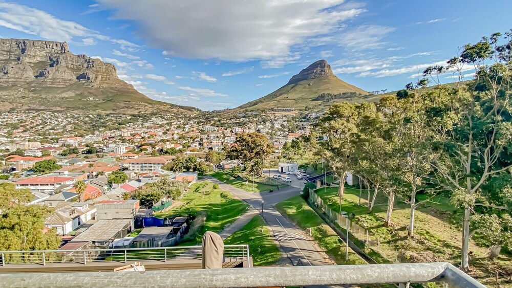 Beautiful Penthouse With Table Mountain Views Pool 40 on L view 5