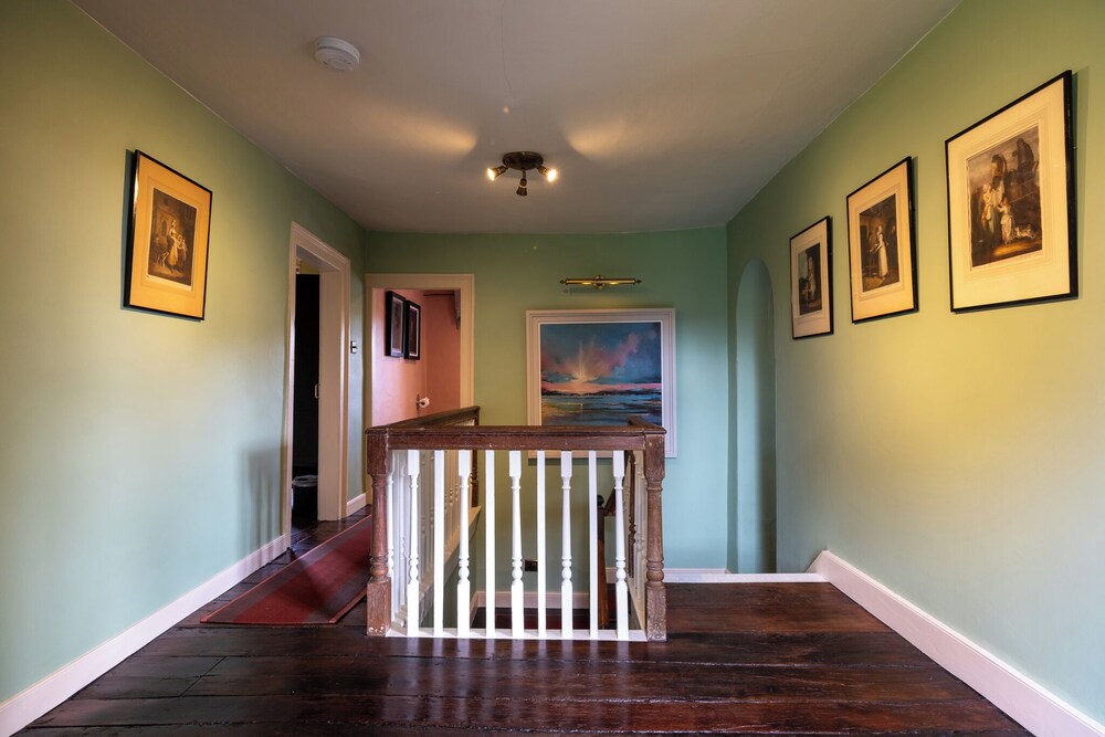 Stunning 4BD Home in Worcestershire