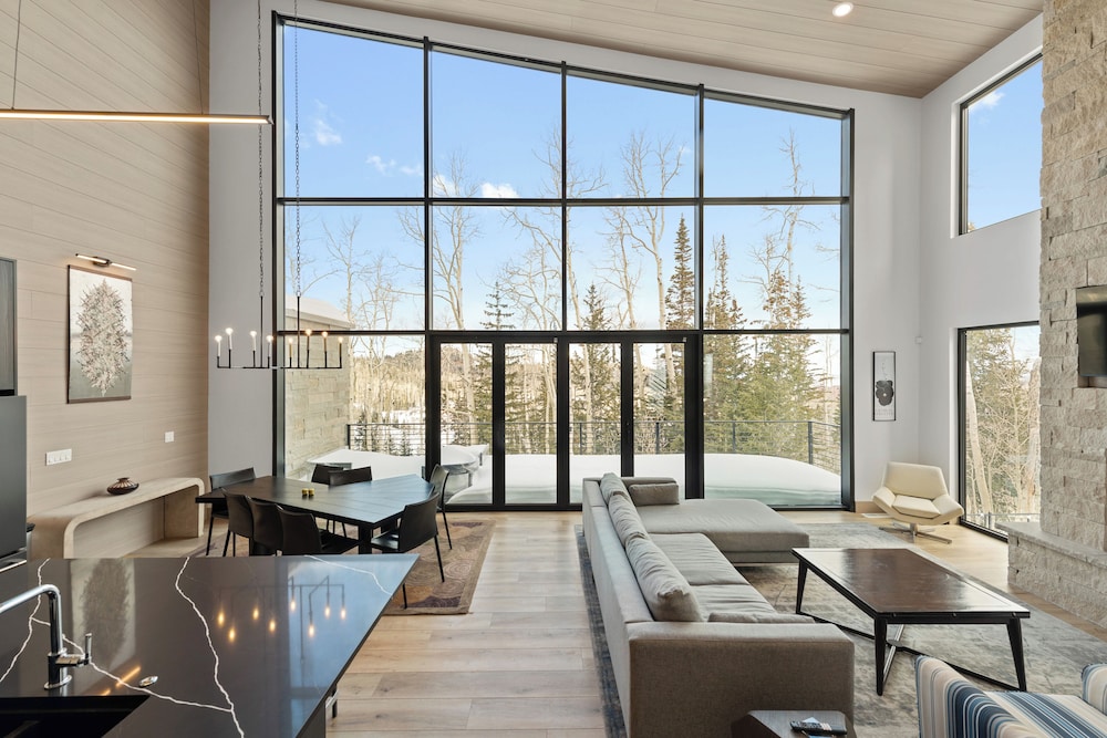 Modern Ski-in/out Home in Brian Head w/ Deck