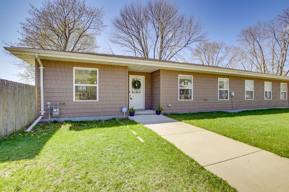 La Petit Maison - Lakefront Oshkosh Home! view 3
