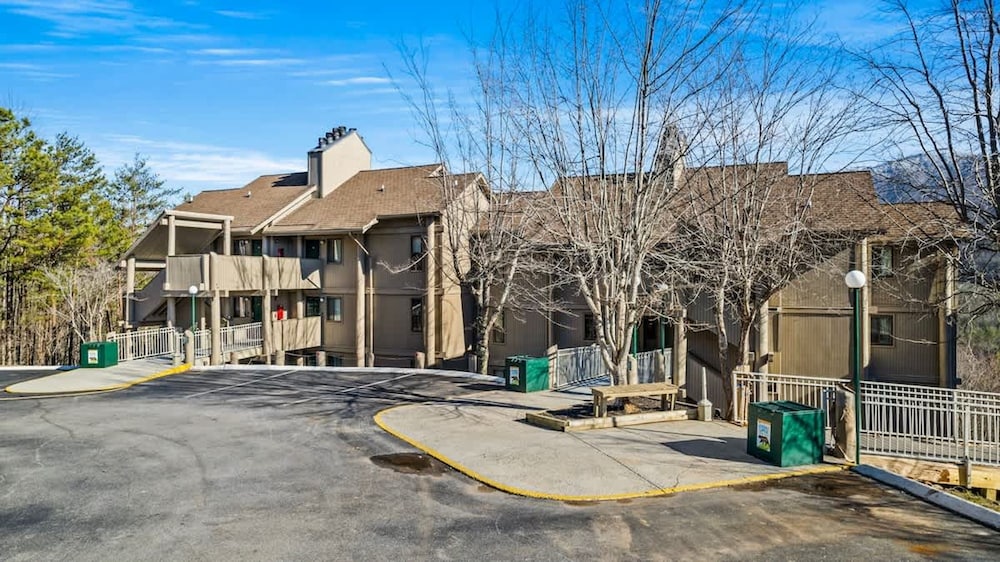 Sleeps 4 Heated Pool Hot Tub Mountain View