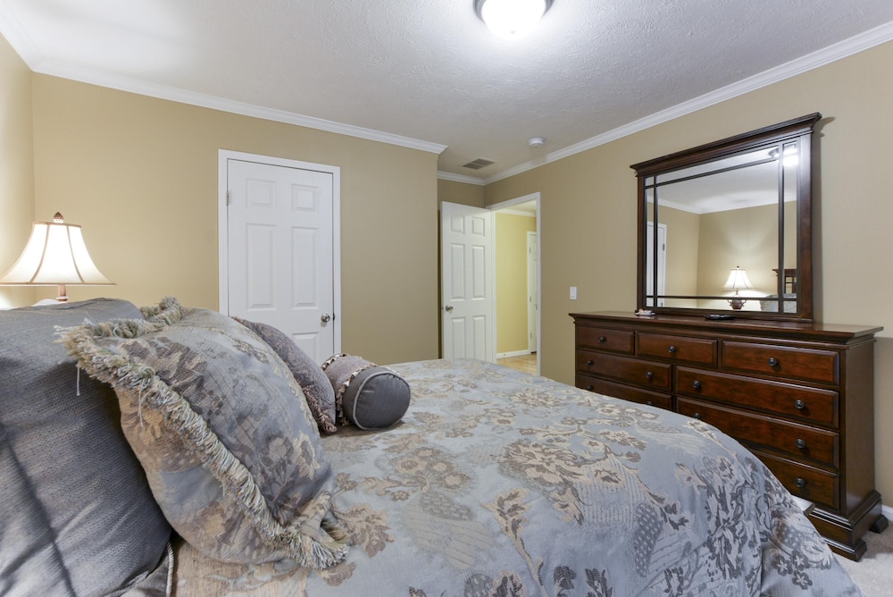 Harrison Vacations - Llama House - Property Image 5