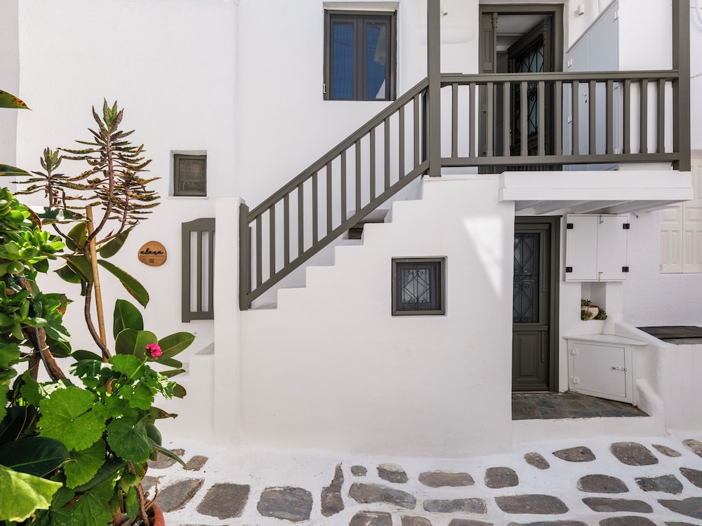 Alana Mykonos