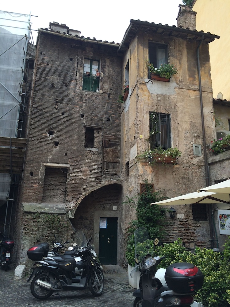 Damiani & Sister Guest House