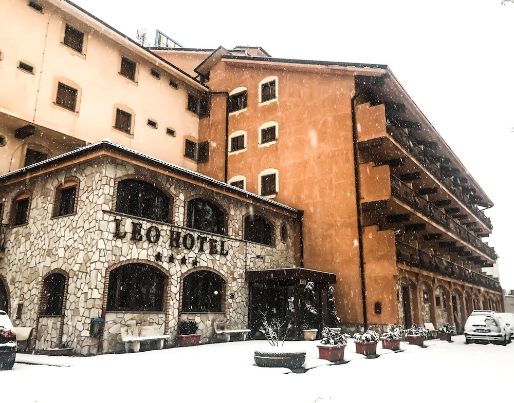 Leo Hotel