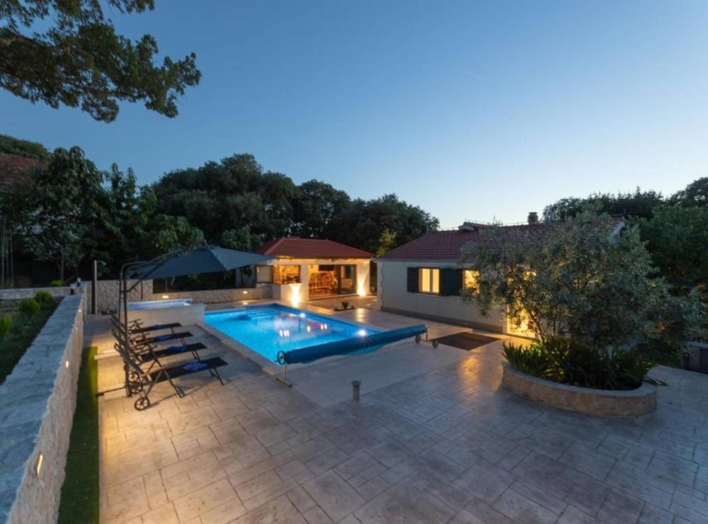 Idyllic Escape Villa Maretici With Pool and Private Garden