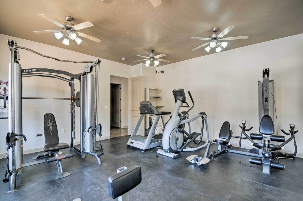 Kanab Condo w/ Pool & AC < 1 Mi to Attractions! view 5