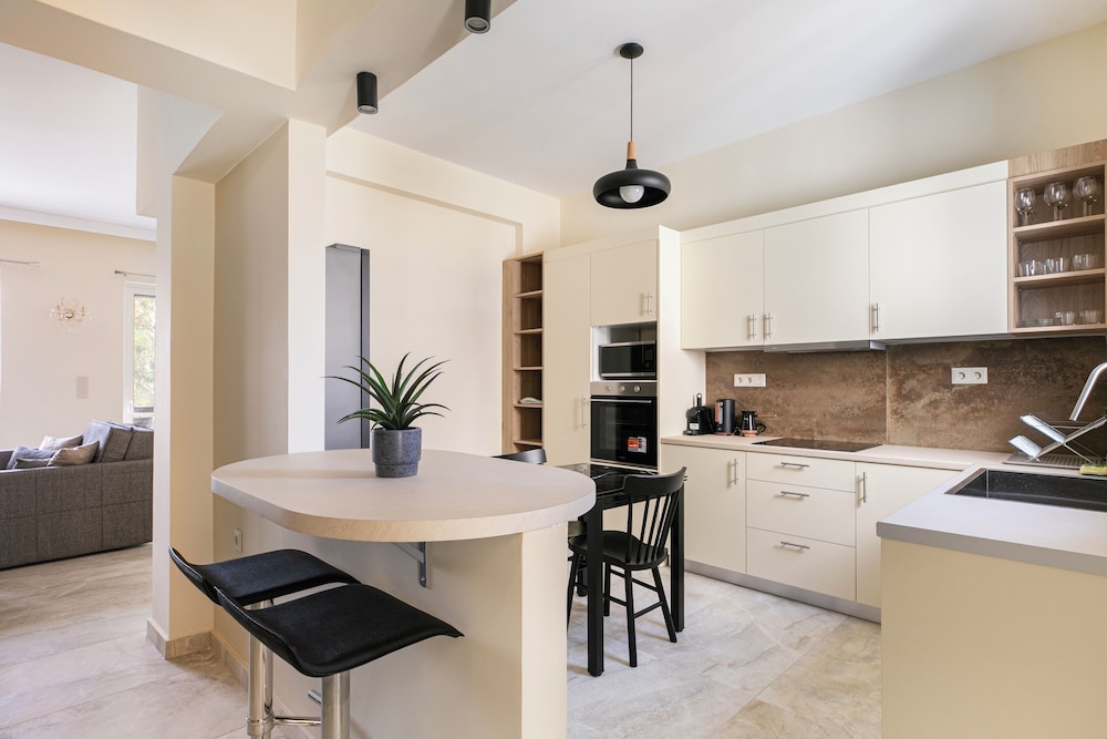 Kallisti 2BR Apt & Balcony in Nea Smyrni