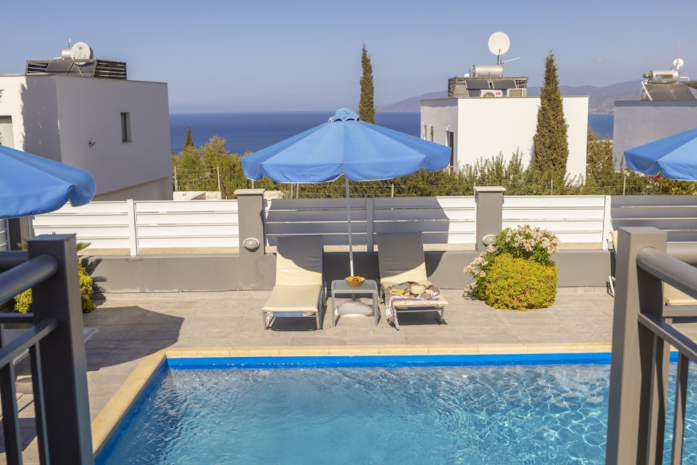 Lenias Sea View in Neo Chorio